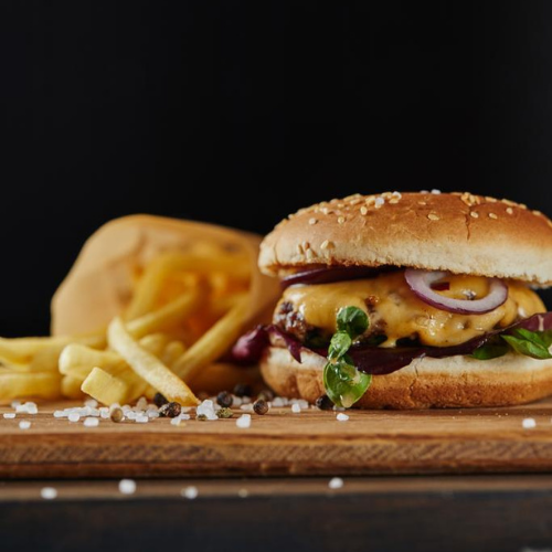 Hamburguesa rúcula con papas
