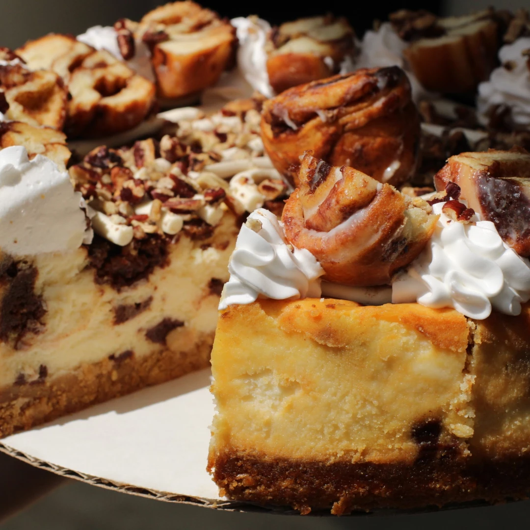 Cinnamon Roll Cheesecake