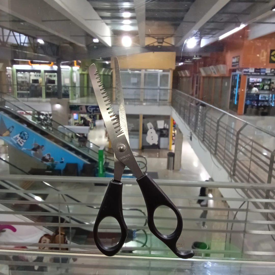 TIJERA DE CORTE MANGO NEGRO PARA GRAFILAR TAMAÑO 6"