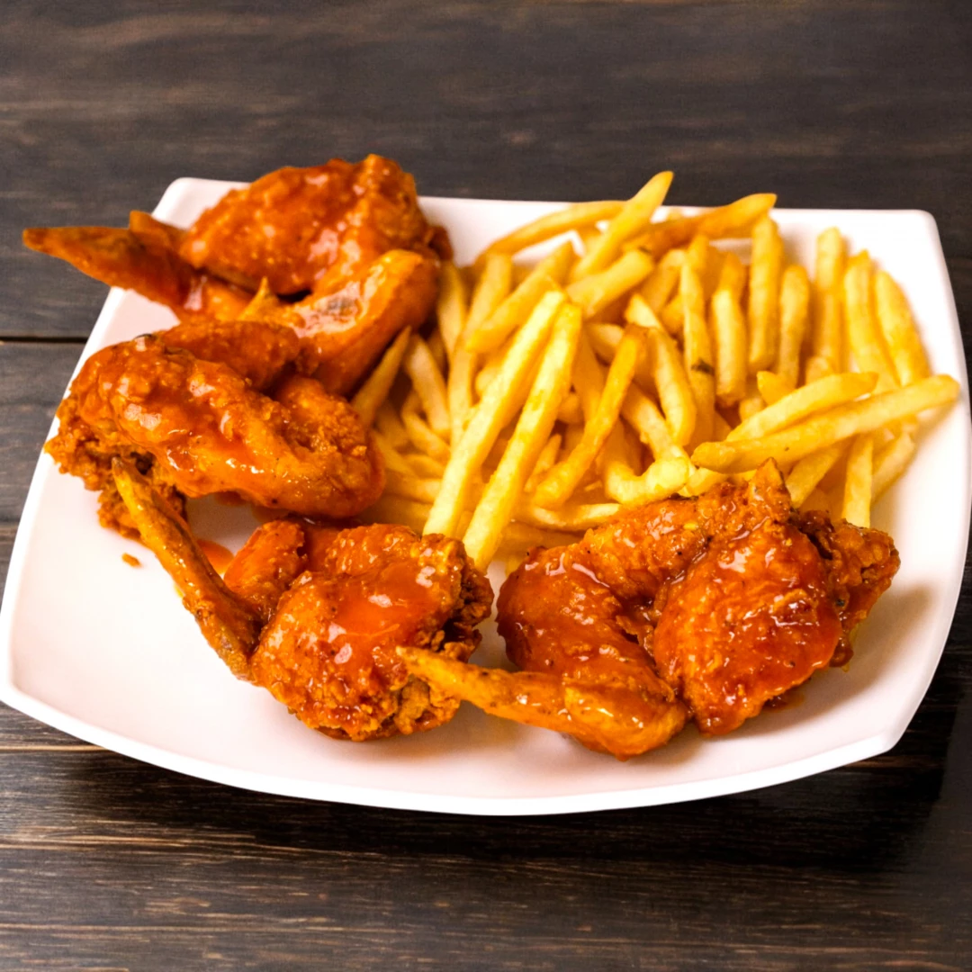 Combo 9 (4 Alas Enteras Bañadas Con Tu Salsa Favorita)