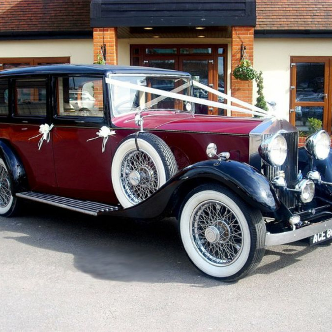 Auto Clásico vinotinto