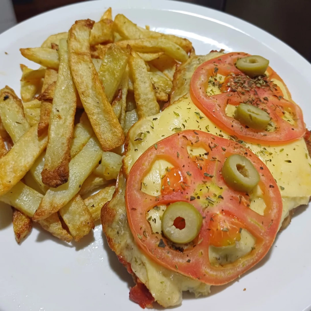 Supremas de pollo napolitana con papas