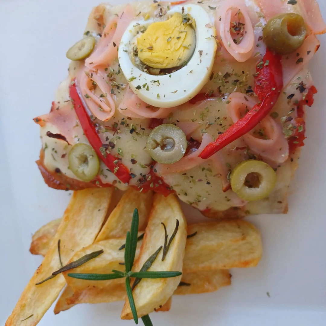 Matambre de cerdo a la pizza con papas