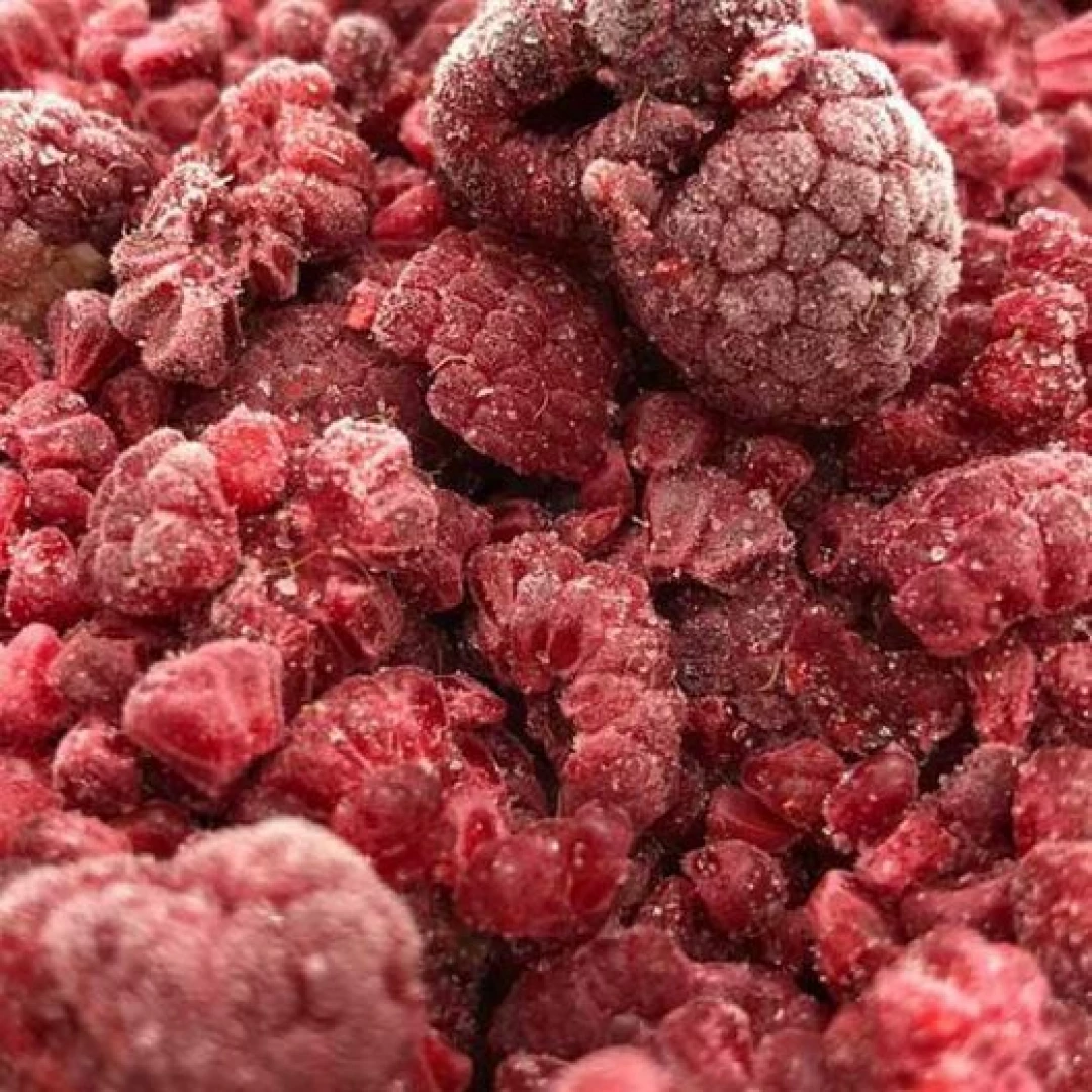 Frambuesa partida congelada