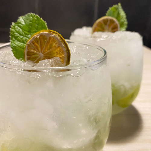 CAIPIRINHA, CAIPIROSKA O CAIPIRISIMA.