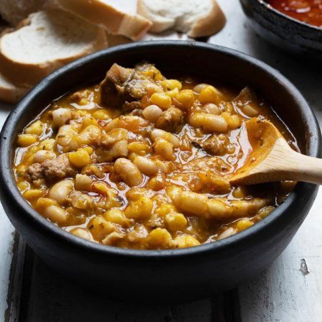 Locro tradicional con frito